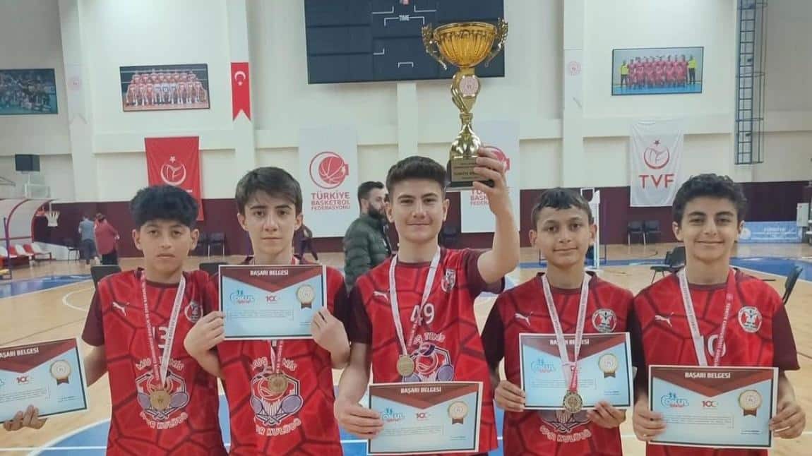 Muş Prof.Dr.Vahit Özmen Ortaokulu Öğrencileri Badminton Türkiye Şampiyonu Oldu